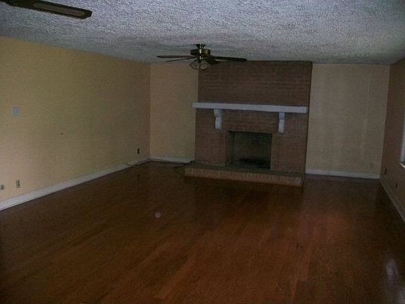2nd image of 2857 Henry Ave