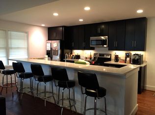 2555 3rd St N #A, Arlington, VA 22201