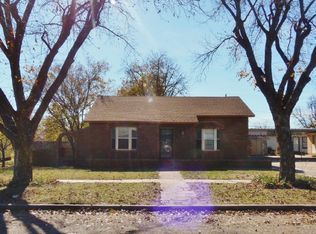 903 N 9th St, Ballinger, TX 76821