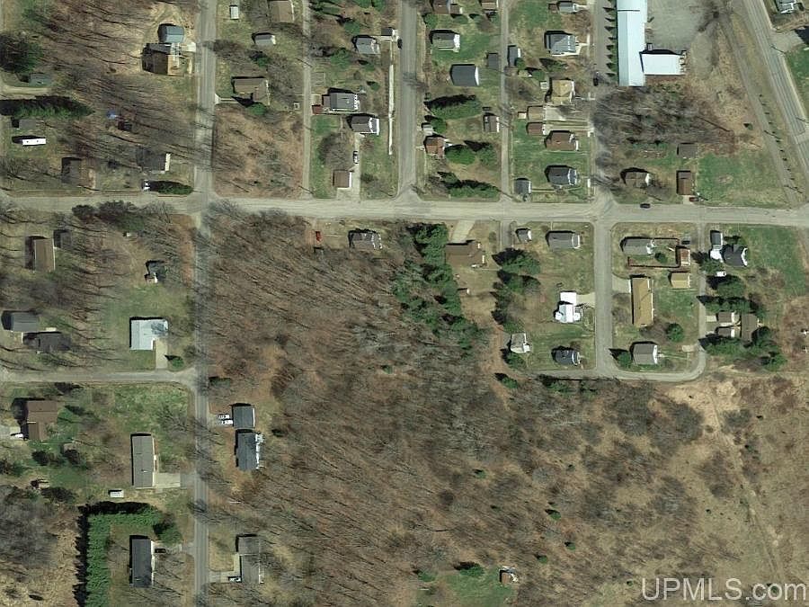 2nd image of 412 W 1st St