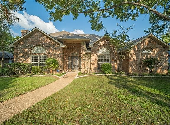 3rd image of 350 Greentree Dr