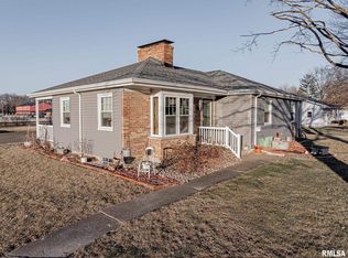 1110 Meadow Ln, Salem, IL 62881