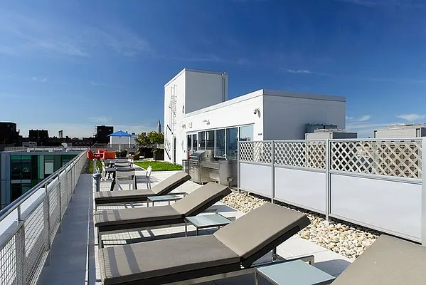 Rented by Greystar | media 18