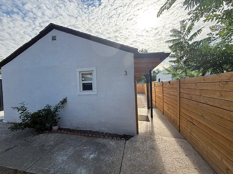 1015 Iowa Ave — Photo 19
