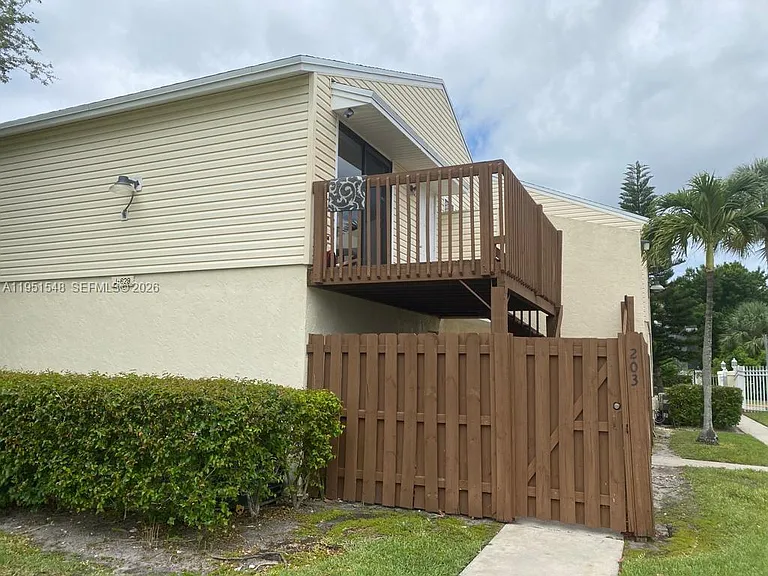 629 Executive Center Dr — Photo 17