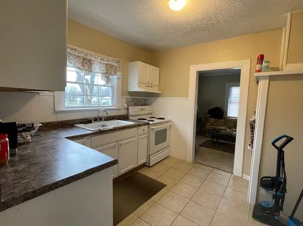 318 W Cumberland Ave, Jamestown, KY 42629