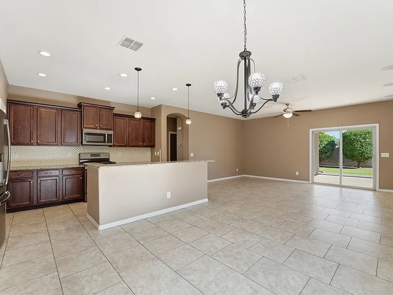 371 W Flame Tree Ave — Photo 6