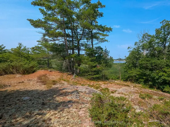 180 Prisque Rd, Georgian Bay, ON L0K 1S0