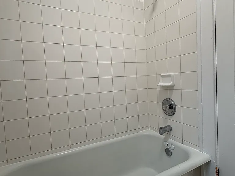 3704 Fairview Ave #2W — Photo 38