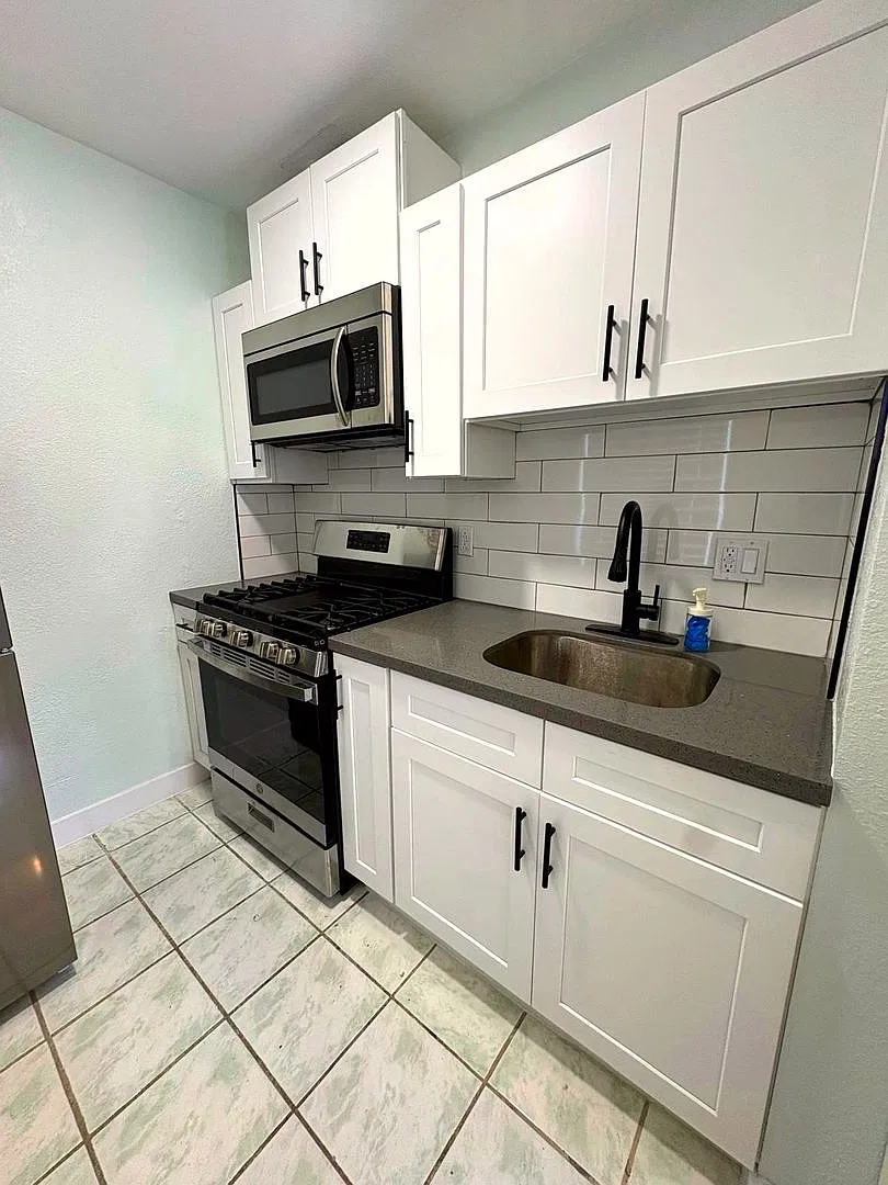 78th Street Apartments — Photo 4