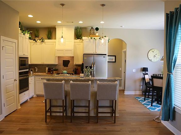 5th image of 3033 E Royal Dr