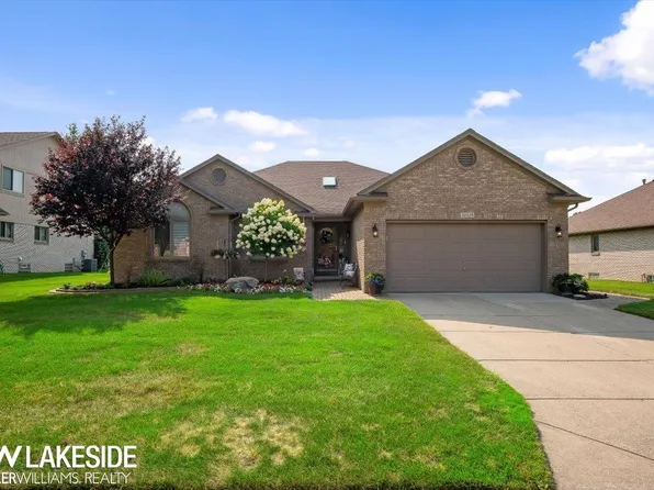 32529 Pine Ridge Dr, Warren, MI 48093