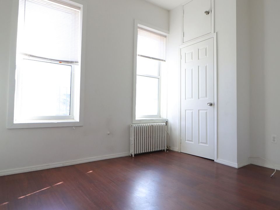 2nd image of 33 Kingsland Ave #2