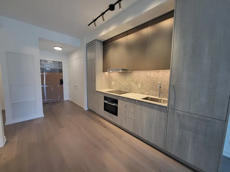 771 Yonge St — Photo 35