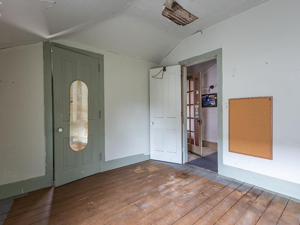 31st image of 39 South St