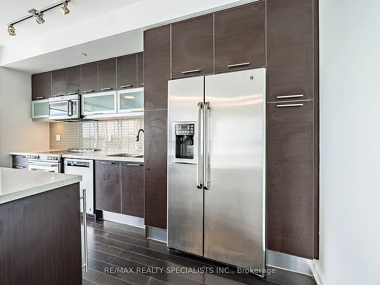 388 Yonge St #7105 — Photo 21
