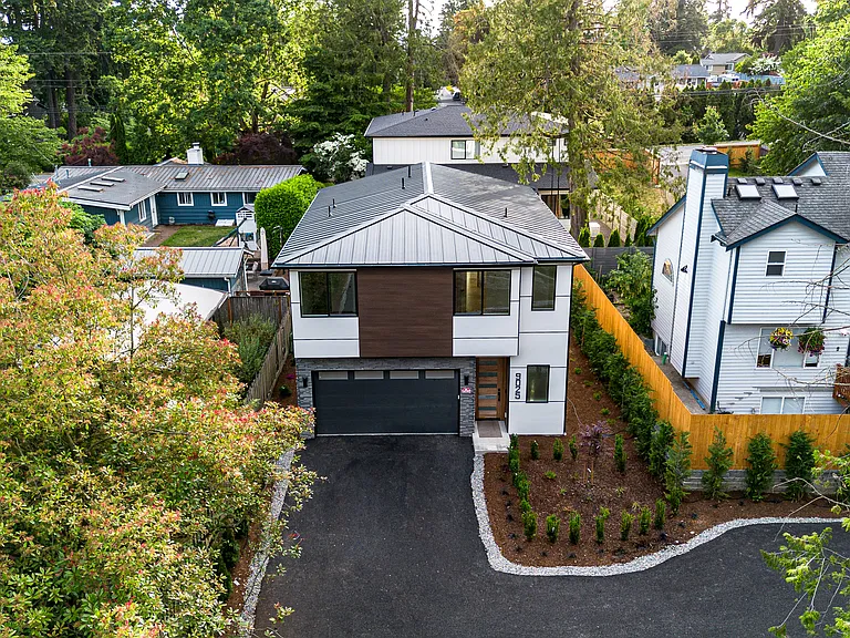 9025 Slater Ave NE — Photo 1