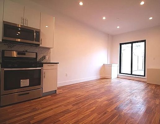 2nd image of 695 Jefferson Ave #1R