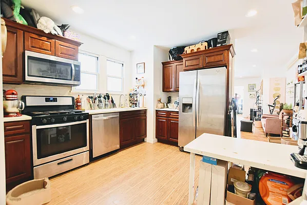 Rented by Dakis Group LLC | media 1