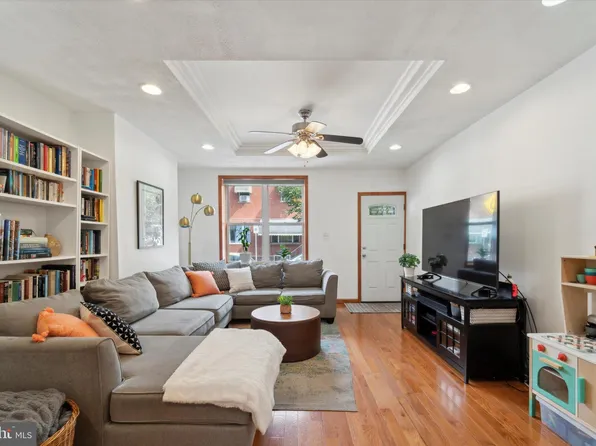 2422 S 9th St, Philadelphia, PA 19148