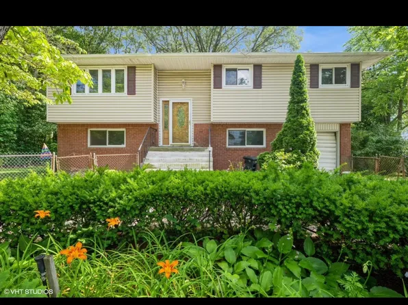 472 Essex St, West Babylon, NY 11704