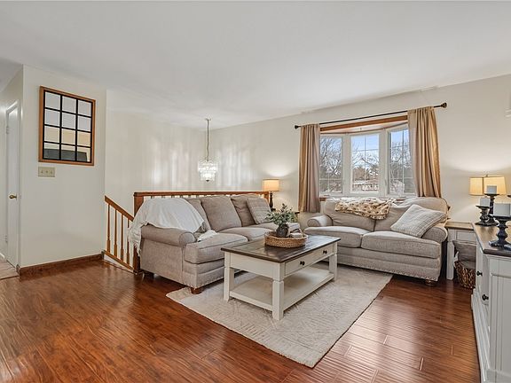 3rd image of 576 Joan St