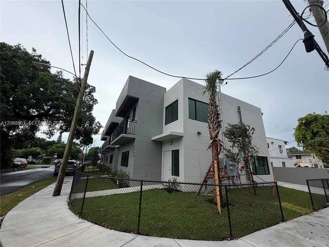 6480 Ne 1st Ave # 6470 Miami, Fl 33150 — Photo 1