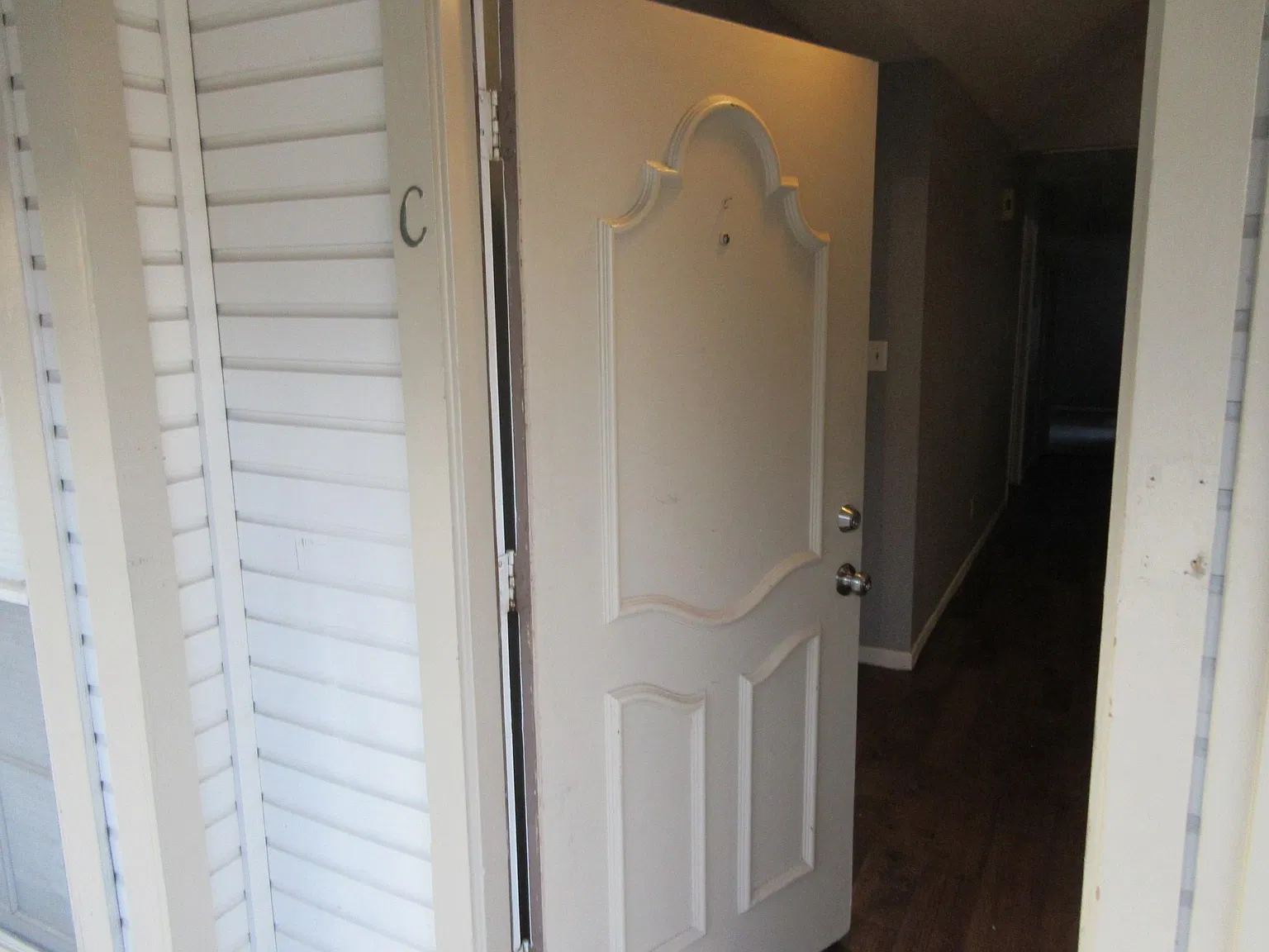 2 bed, 1.0 bath, 1000 sqft, $1,035 — Photo 2
