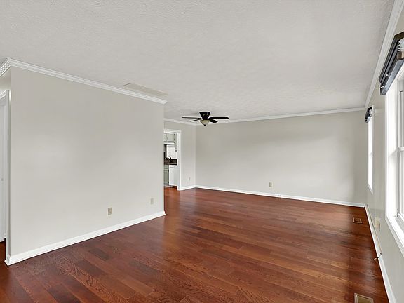 4th image of 673 Eagle Crest Dr #14