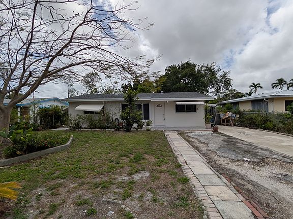 3rd image of 318 SW 2nd St