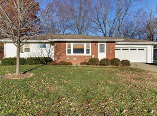 206 Hillside Ln, Bloomington, IL 61701