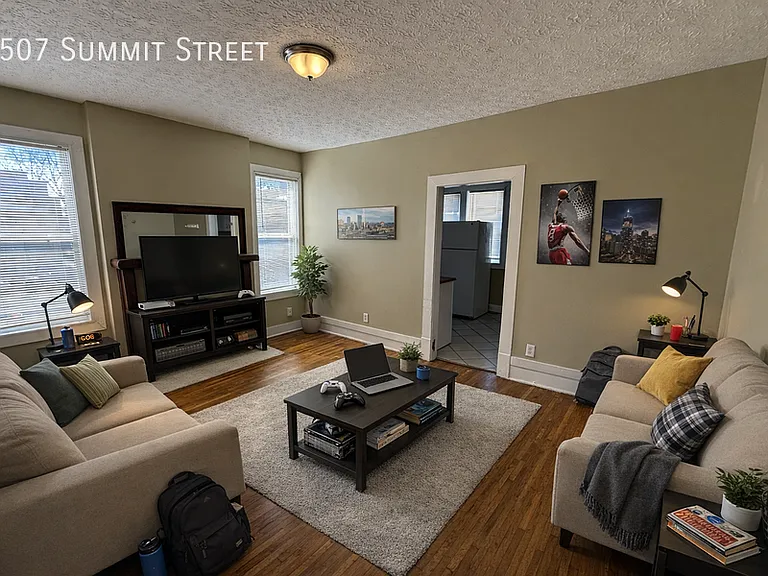 1507 Summit St — Photo 14