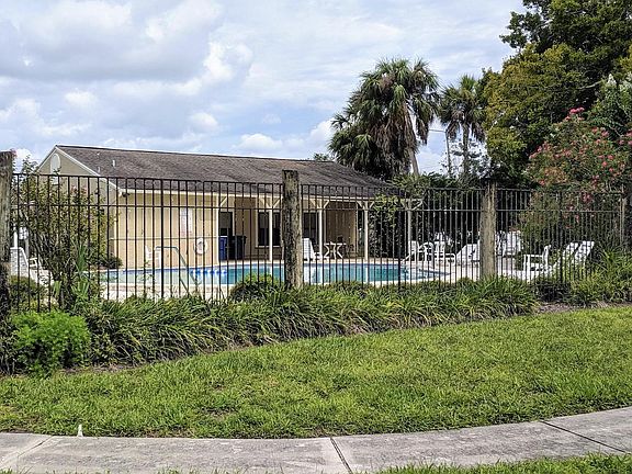 3rd image of 6907 Casa Verde Ct