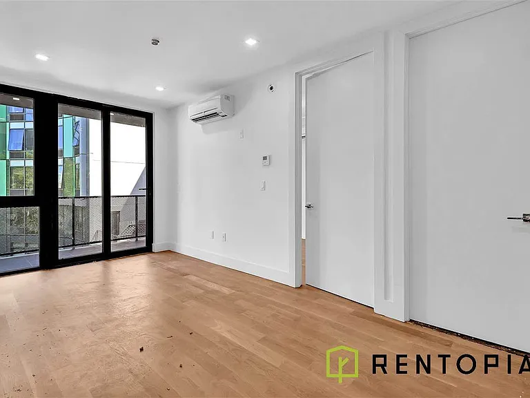 5 Withers St #6D — Photo 3