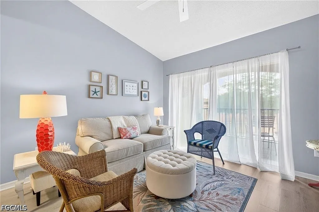 1 bed, 1.0 bath, 699 sqft, $1,800 — Photo 2