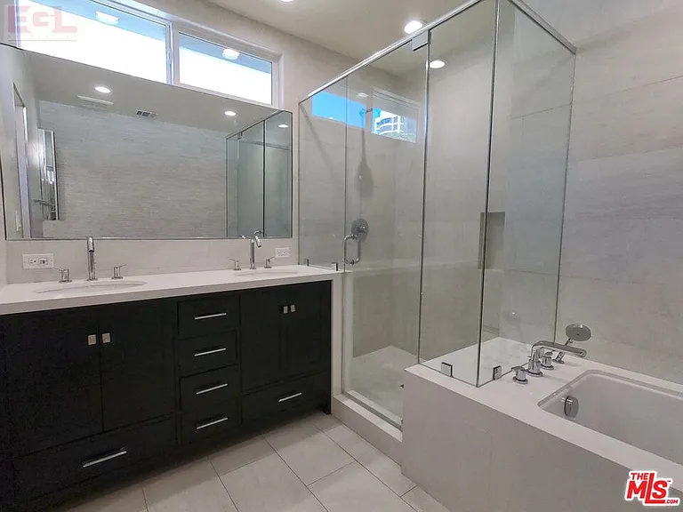 10749 Wellworth Ave — Photo 17