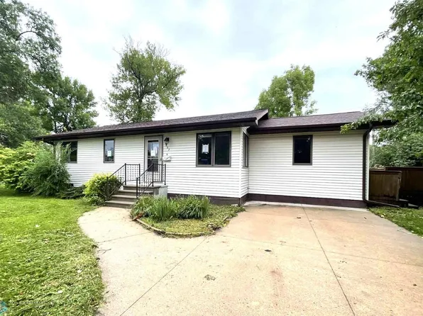 607 Washington Ave, Crookston, MN 56716