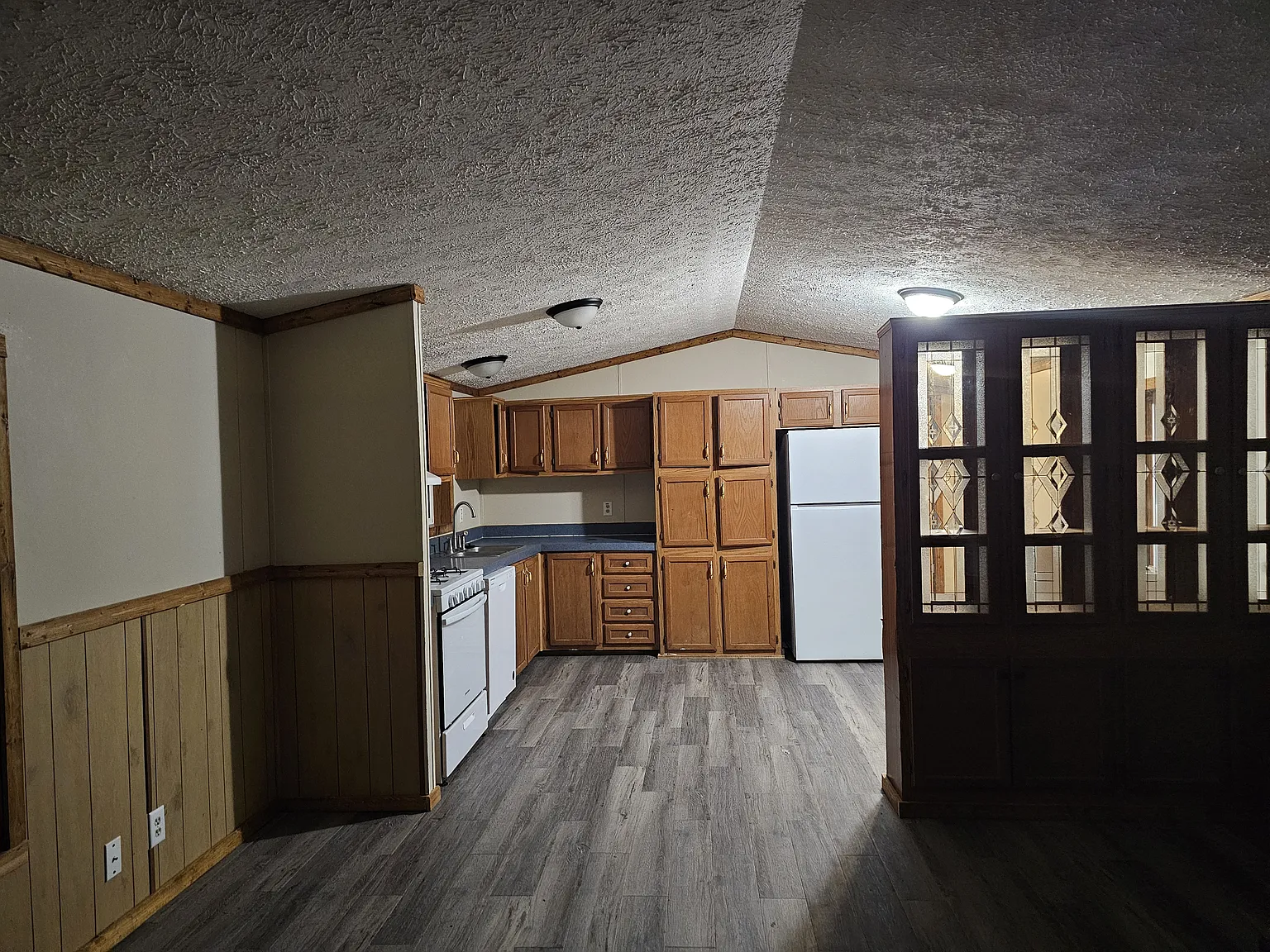 3 bed, 1200 sqft, $1,300 — Photo 3