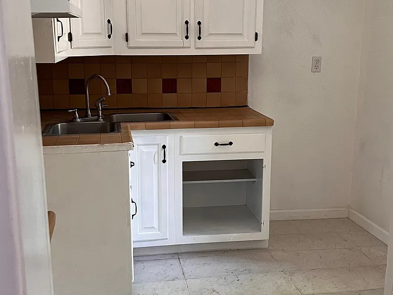 8 Broadway Cir #B — Photo 6