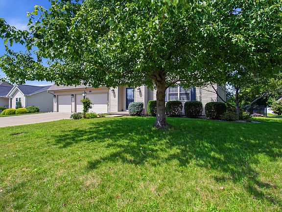 3rd image of 613 Sycamore Dr