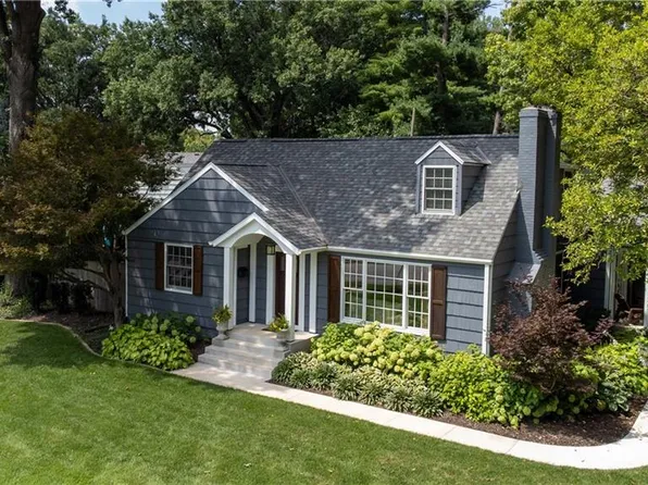 4432 Tomahawk Rd, Prairie Village, KS 66208
