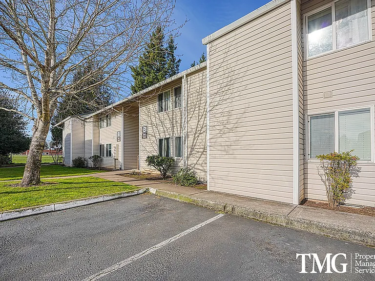 Kings Meadow Apartments — Photo 10