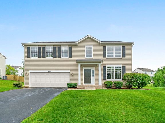 3rd image of 824 Briarcliff Dr