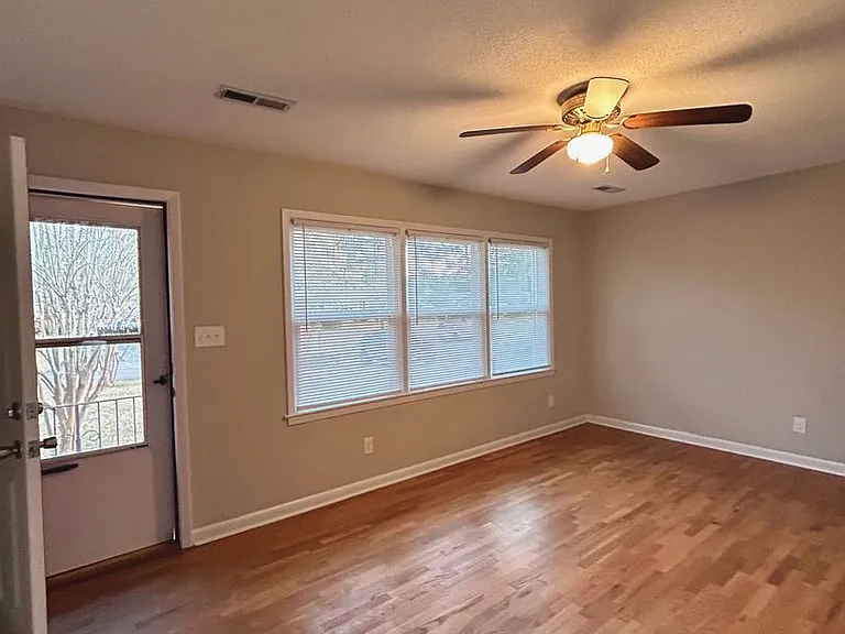 408 Lynette Dr — Photo 7