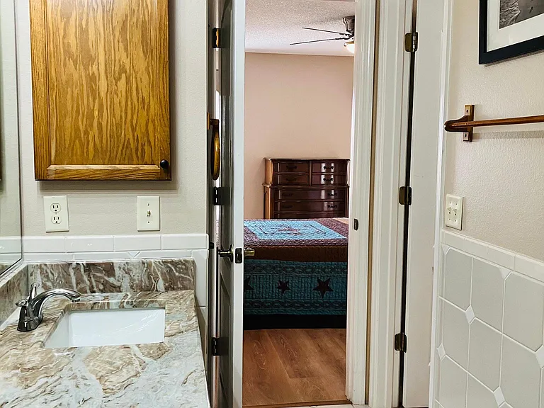 889 Lexington Ln — Photo 21