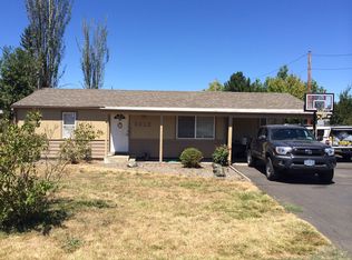 2012 Castle Ave, Roseburg, OR 97471