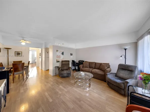 900 SW 10th Ter APT 8S, Hallandale, FL 33009