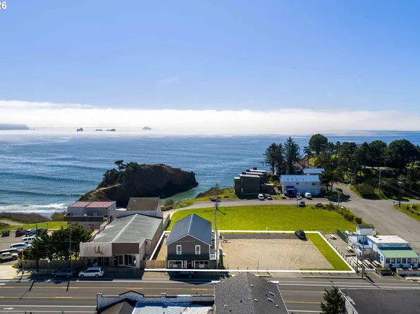 267 6th St, Port Orford, OR 97465