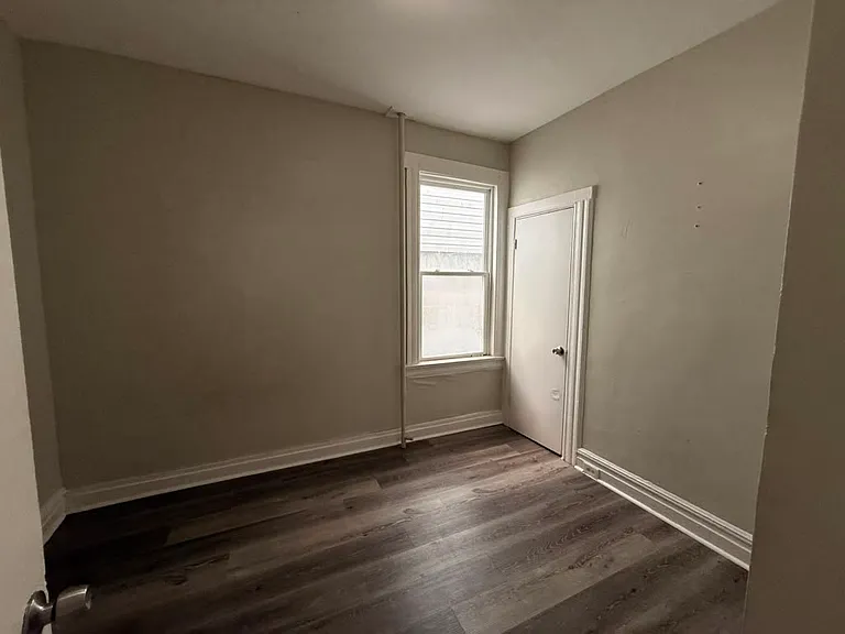 1115 Grove St #1 — Photo 6