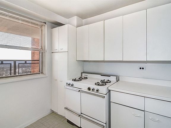 3rd image of 5700 Arlington Ave APT 10L